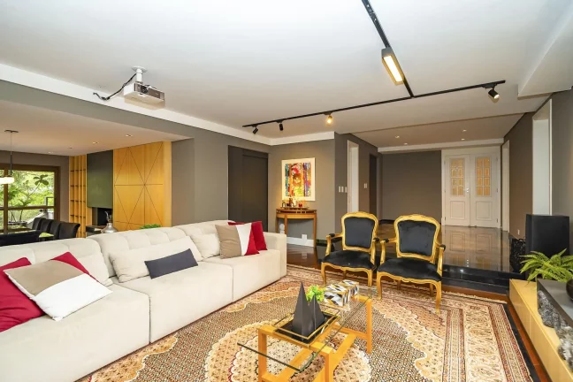 Imagem Luxuoso Apartamento em frente ao Clube Curitibano no coração do Água Verde.