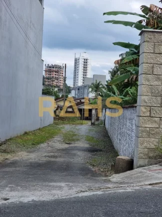 Ótimo terreno para construção de condomínio fechado de geminados de alto padrão.Entrada medindo...
