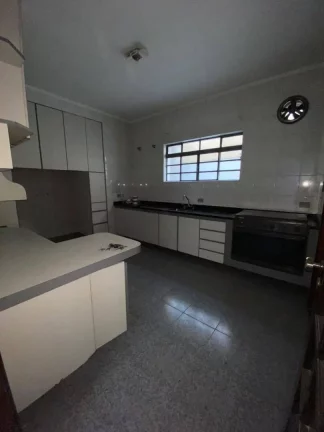 Imagem Casa com 3 dormitórios para alugar, 240 m² por R$ 4.478,45/mês - Vila Luzita - Santo André/SP