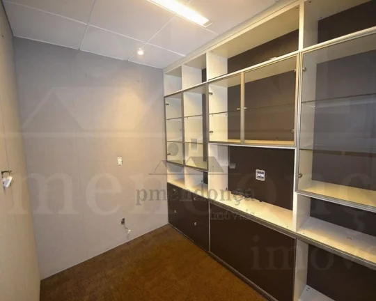 Imagem Apartamento com living amplo para 03 ambientes, terraço com churrasqueira, piso de mármore, sala d...