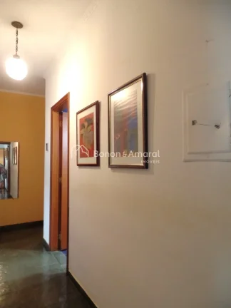 Imagem Térrea, ótima localização no bairro
Muito agradável
Varanda, jardim na frente da casa e no fund...