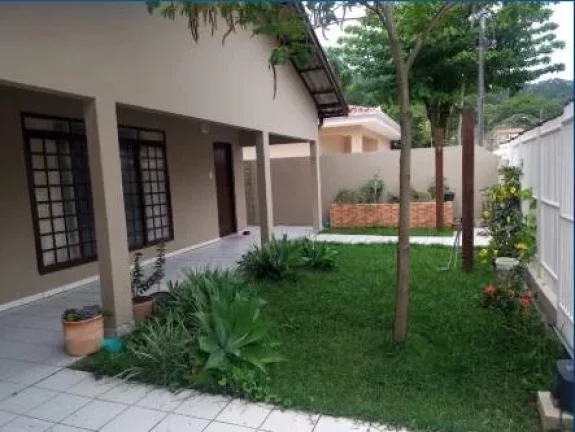 Imagem Casa à Venda em Canasvieiras – 4 Dormitórios 200 Metros da Praia