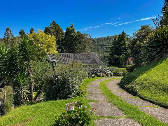 Imagem Casa à venda em Campos do Jordão - Com 05 suítes e vista deslumbrante