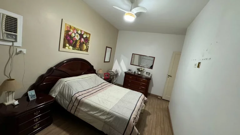 Imagem Sobrado com 3 quartos á venda em Santos