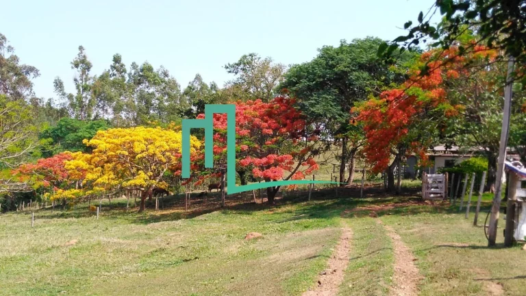 Imagem Fazenda à venda em Capetinga-MG na Zona Rural: 2 quartos, 1 sala, 1 banheiro, 1 vaga de garagem.