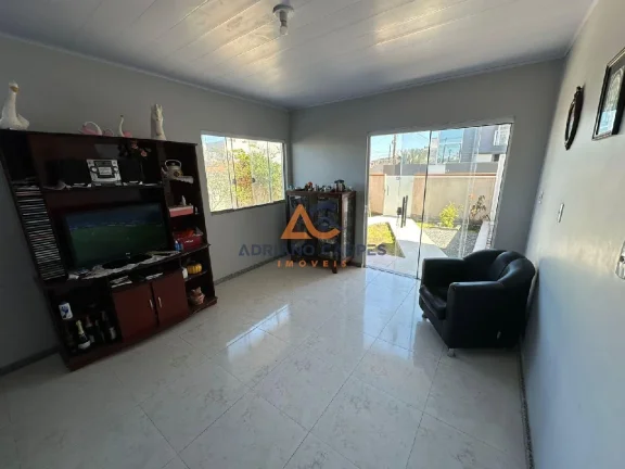 Imagem Sobrado de 4 dormitórios, sendo 1 suíte a 50m do mar no bairro Meia Praia, em Navegantes - Adriano Carpes Imóveis vende