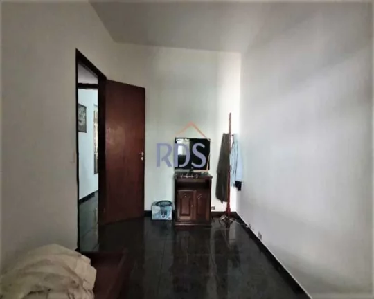 Imagem Vende um excelente sobrado de 216m² em ótima localização