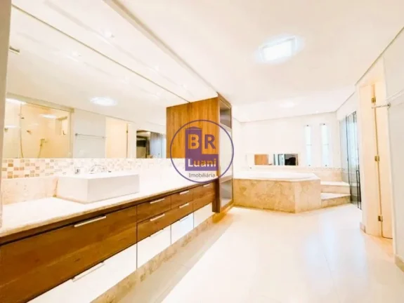 Imagem Linda casa alto padrão com ótima localização.