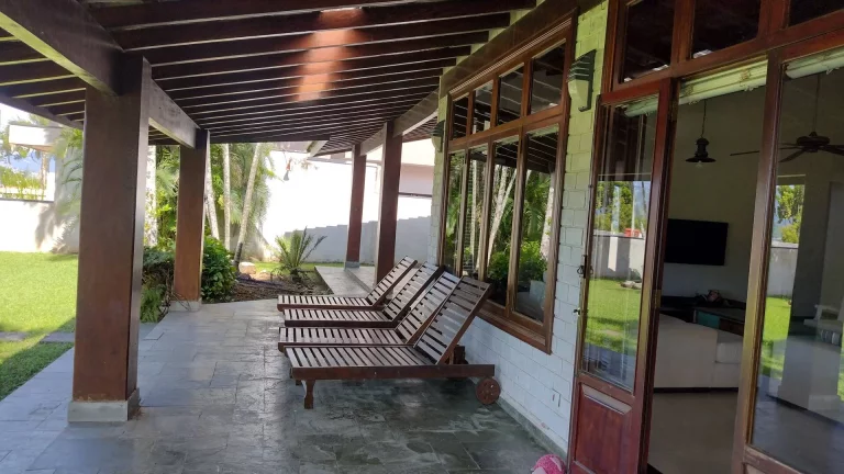 Imagem CASA FRENTE MAR - com 6 dormitórios à suítes - Lagoinha - Ubatuba