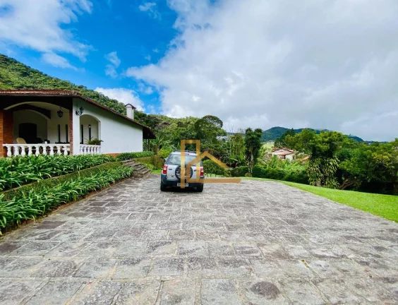 Imagem Casa principal linear 3 quartos sendo 1 suíte à venda, 230 m² - 3 min da feirinha do Alto - Teresópolis/RJ