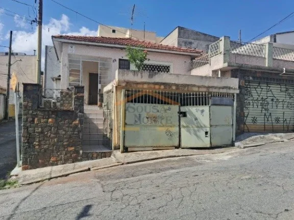 Imagem Casa Assobradada de Esquina, oferece excelente potencial de valorização, sendo uma ótima opção ...