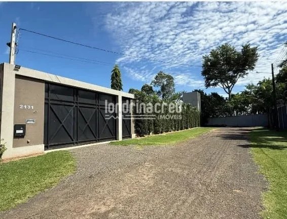 Imagem Sobrado de alto padrão em Cambé: 3 suítes, piscina aquecida, casa de visitas, pomar, energia solar e 3.000m² de terreno amplo