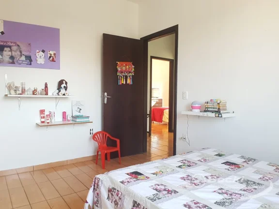 Imagem Casa no bairro Itaum, Joinville: 126m², 4 dormitórios, 1 suíte, 4 banheiros por R$ 840.000 - Venda.
