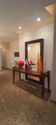 Imagem Apartamento à venda com 3 Suítes e na quadra da praia no Embaré de Santos/SP