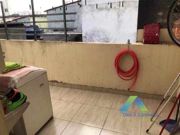 Imagem Sobrado com 157 metros, 3 dormitórios, 2 banheiros, 1 vaga com excelente localização e valor !
