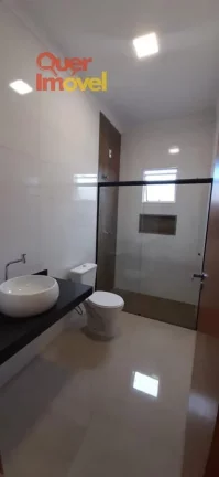 Imagem Casa em Condomínio à Venda: 3 Quartos, 1 Suíte, 2 Salas, 3 Banheiros e 2 Vagas, 150m² - Cravinhos-SP, Centro.