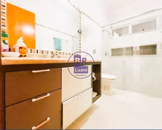 Imagem Linda casa alto padrão com ótima localização.