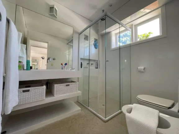 Imagem Casa única na Riviera de São Lourenço: Módulo 5: 6 quartos, 6 suítes. Pé na areia frontal, vista para o mar e amplo espaço gourmet.