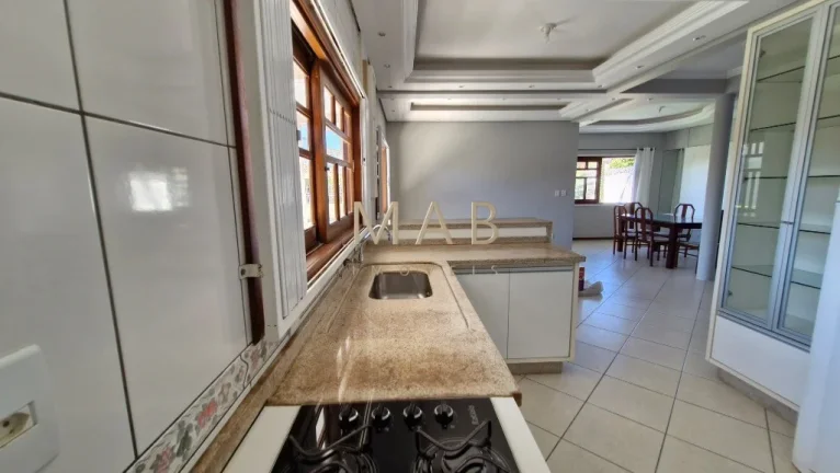 Imagem Imperdível: Casa à venda em Florianópolis-SC, Ingleses! 4 quartos, 1 suíte, 2 salas, 3 banheiros, 3 vagas, 240m².
