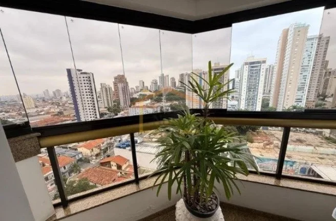 Imagem Apartamento totalmente reformado e mobiliado, com 268m², 4 dormitórios, sendo 4 suítes, ampla sal...