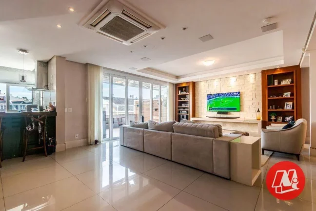 Imagem Sobrado de 454,00 m², 3 suítes,4 vagas e piscina.