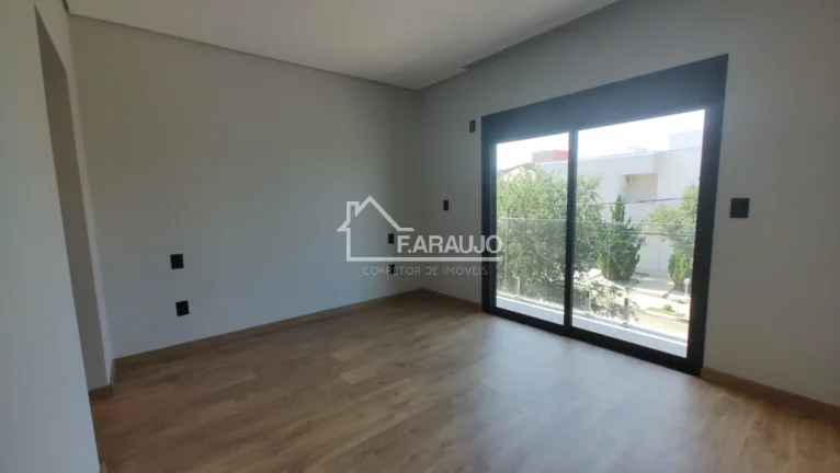 Imagem Casa em Condomínio à venda em Aldeia da Mata com 260m² 3 suítes, 4 vagas