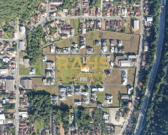 Imagem O Royal Garden é um condomínio localizado no bairro Pirabeiraba, na cidade de Joinville, Santa Cat...