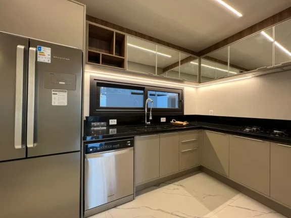 Imagem Casa em Condominio 5 Dormitórios - Bairro --