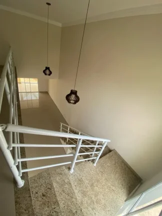 Imagem Excelente oportunidade de locação: Casa em condomínio com 3 suítes e 4 vagas na Chácaras Reunidas São Jorge, Sorocaba-SP!