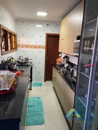 Imagem Sobrado com 3 Quartos e 4 banheiros à Venda, 136m²