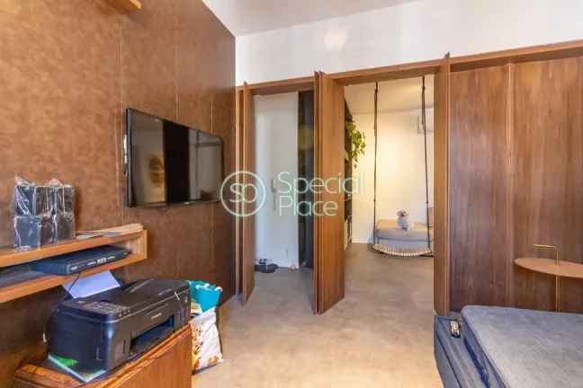 Imagem Apartamento moderno, compacto, com um dormitório ( suíte ), sala de televisão e jantar, cozinha m...