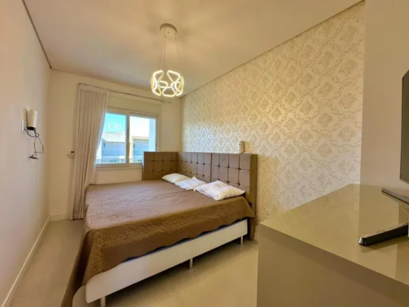 Imagem Casa em Condominio 4 Dormitórios - Bairro --