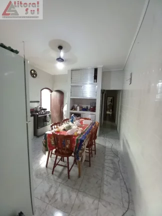Imagem Espetacular casa à venda em Praia Grande-SP, Boqueirão: 3 quartos, 1 suíte, 1 sala, 3 banheiros, 3 vagas de garagem, 193m².