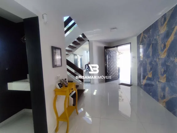 Imagem ENSEADA- CASA SOBRADA À UMA QUADRA DA PRAIA , 06 VAGAS DE GARAGEM, LAZER.