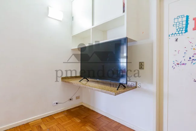 Imagem Apartamento na Avenida Angélica com 3 dormitórios (1 suíte) e 1 vaga, 196m²