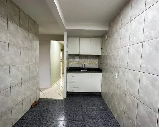 QI 10 COM 2 QUARTOS E VAGA DE GARAGEM!!!