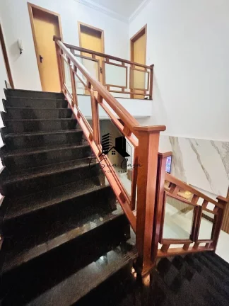 Imagem Casa a Venda 4 Quartos, Suíte e Closet, 4 Vagas Bairro Europa Contagem MG