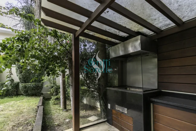 Imagem Casa Condomínio Fechado à Venda em Jardim Petrópolis - São Paulo/SP.