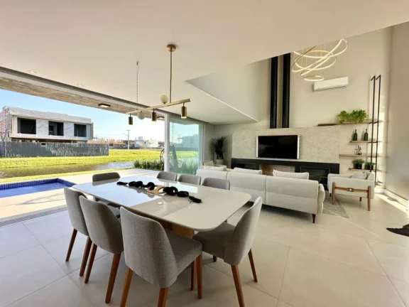 Imagem Casa em Condominio 4 Dormitórios - Bairro Centro