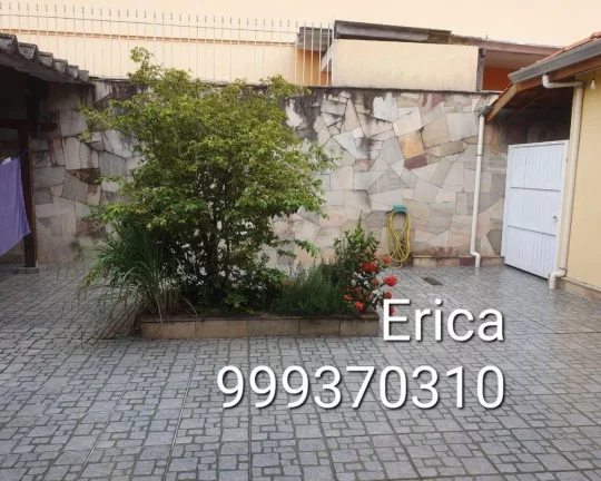 Imagem Casa térrea, com 3 quartos, 2 vagas, amplo quintal FL11