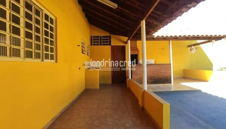 Imagem Linda casa no Jardim Lindóia com 112m², 2 quartos (1 suíte), sala em 2 ambientes, churrasqueira, garagem e ampla área gramada nos fundos