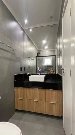 Imagem Lindo sobrado triplex com 2 suites, 4 banheiros, espaço goumert com churrasqueira, garagem box , piscina e salão de festas.