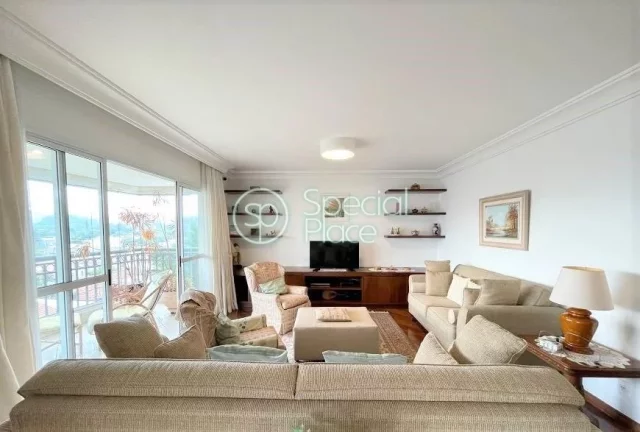 Imagem Apartamento com 261m² na Vila Nova Conceição. Living bem amplo e iluminado para dois ambientes, v...