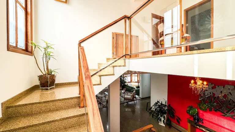 Imagem Casa a venda em Alphaville 11, 4 suítes, 4 vagas, recém reformada por R$3.500.000 Santana de Parnaíba/SP