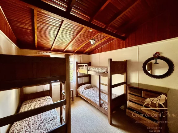 Imagem Linda Casa a venda em área arborizada em Campos do Jordão