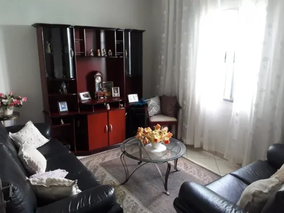 Imagem Casa à Venda no Centro de Carapicuíba com Terreno 600m²