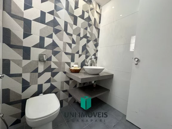 Imagem Lindo apartamento de 2 quartos com garagem na frente do Mar na Praia do Morro
