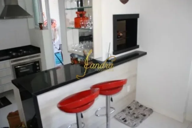 Imagem Apartamento de frente para a praça, com 3 dormitórios e com 2 box