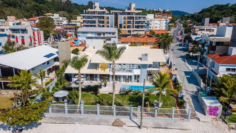 Imagem Casa frente mar à venda na praia de Bombinhas SC
