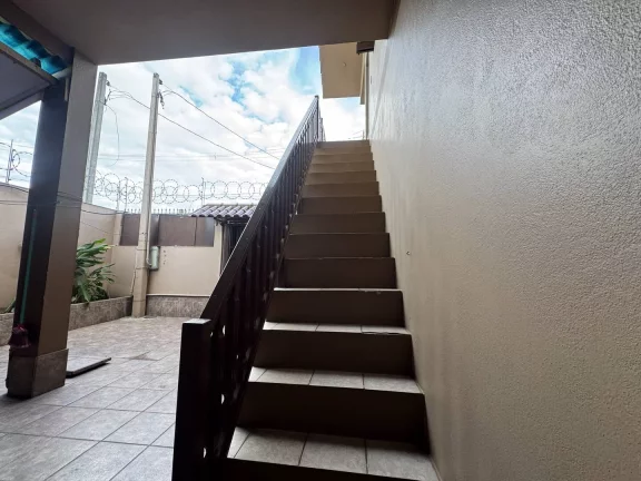 Imagem Casa 252m2, 3 quartos, mais peça comercial de 80 m2, AV. João P. De Vargas